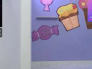 Offline skinnykalitzo18 on CamSoda