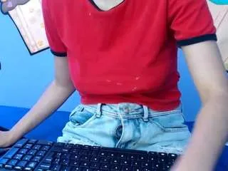 Offline skinnykalitzo18 on CamSoda