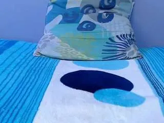 Offline skinnykalitzo18 on CamSoda