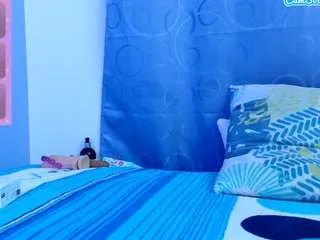 Offline skinnykalitzo18 on CamSoda