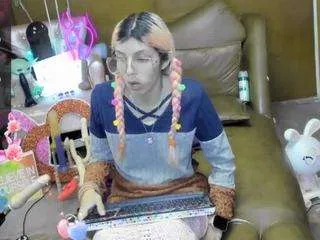 Offline skinnyteen on CamSoda