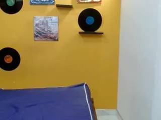 Freechat skinnyverus18 on CamSoda