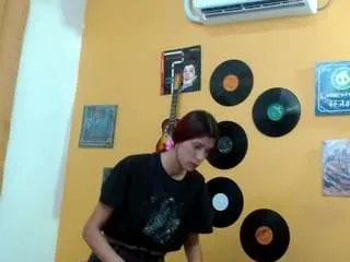 Freechat skinnyverus18 on CamSoda