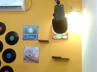 Freechat skinnyverus18 on CamSoda