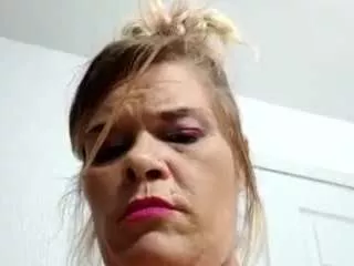 Offline slut4uxo on CamSoda