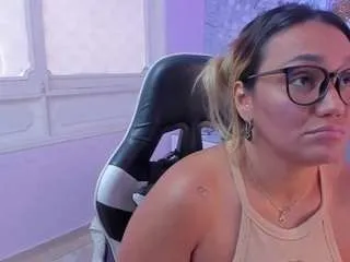 Offline sophy-milf on CamSoda