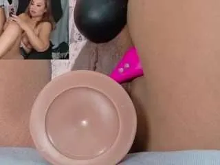 Offline spikedbella on CamSoda