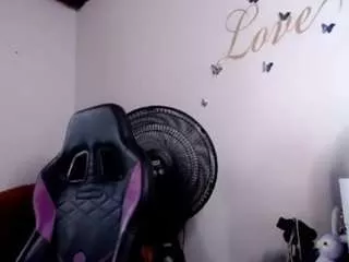 Freechat star-red-cams on CamSoda