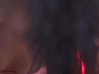 Freechat suzysuz on CamSoda