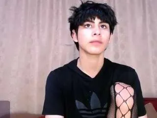 sweetass-18 on CamSoda 