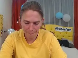 Freechat tessadaybreak on CamSoda