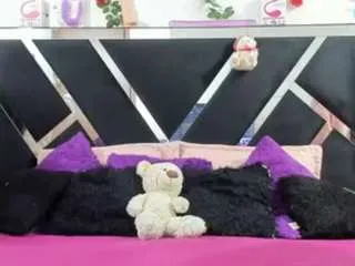 Freechat thedreamgirlss on CamSoda