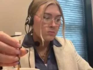 Offline thelittlebambii on CamSoda