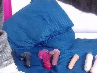 Freechat tiny-whore18 on CamSoda