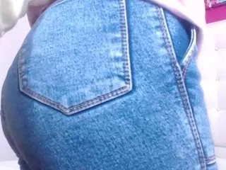 Freechat tiny-whore18 on CamSoda