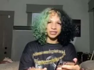 Freechat universethadon on CamSoda