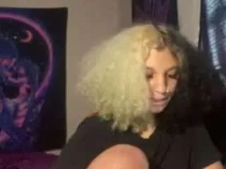 Freechat universethadon on CamSoda