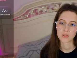 Offline ur-kitty on CamSoda