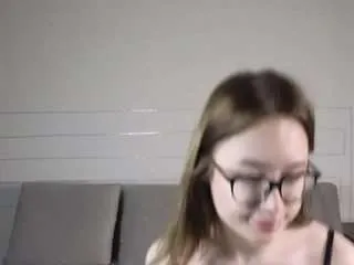 Freechat uwusabrina on CamSoda