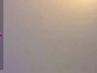 Freechat valeriaqueents on CamSoda