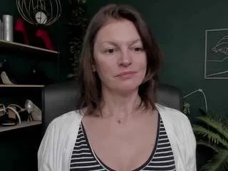 Offline viviankiss on CamSoda