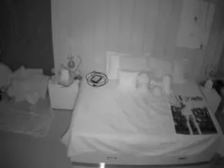 Freechat voyeurcam-casa-salsa-bedroom-1 on CamSoda