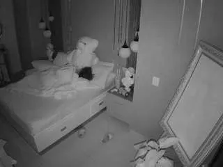 Freechat voyeurcam-casa-salsa-bedroom-10 on CamSoda