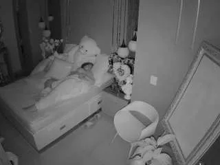 Freechat voyeurcam-casa-salsa-bedroom-10 on CamSoda