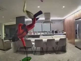 Freechat voyeurcam-casa-salsa-fishtank on CamSoda