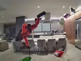 Freechat voyeurcam-casa-salsa-fishtank on CamSoda