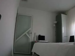 Freechat voyeurcam-charmhellen-kitchen on CamSoda