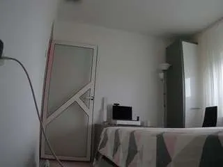 Freechat voyeurcam-charmhellen-kitchen on CamSoda