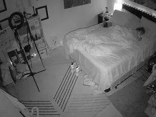 Offline voyeurcam-hornyhostel-01 on CamSoda