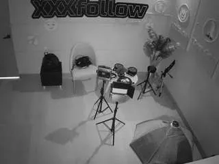 Offline voyeurcam-jb-xfollow on CamSoda