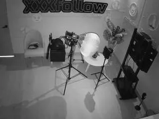 Offline voyeurcam-jb-xfollow on CamSoda