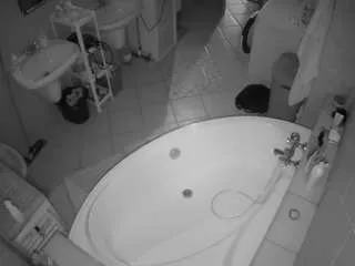 Offline voyeurcam-julmodels-bath-1st-1 on CamSoda