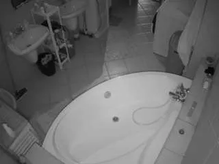 Offline voyeurcam-julmodels-bath-1st-1 on CamSoda