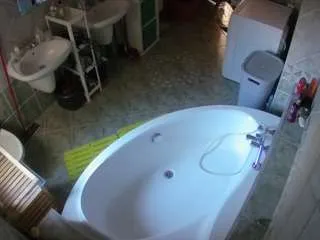 Offline voyeurcam-julmodels-bath-1st-1 on CamSoda