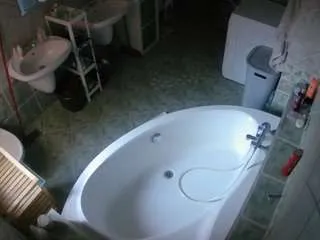 Offline voyeurcam-julmodels-bath-1st-1 on CamSoda