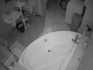 Offline voyeurcam-julmodels-bath-1st-1 on CamSoda