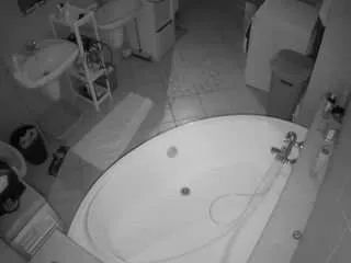 Offline voyeurcam-julmodels-bath-1st-1 on CamSoda