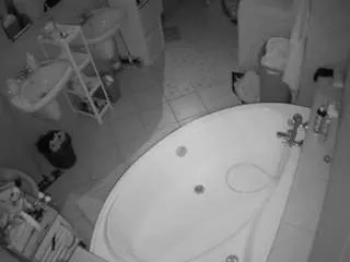 Offline voyeurcam-julmodels-bath-1st-1 on CamSoda