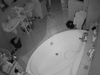 Offline voyeurcam-julmodels-bath-1st-1 on CamSoda