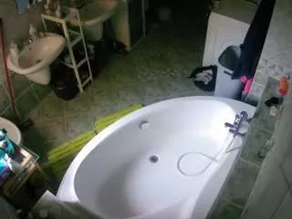 Offline voyeurcam-julmodels-bath-1st-1 on CamSoda