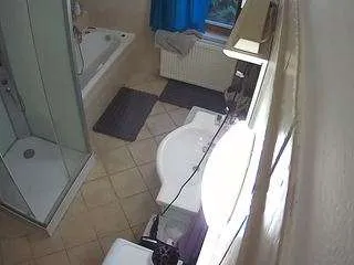 Offline voyeurcam-julmodels-bath-2nd-2 on CamSoda