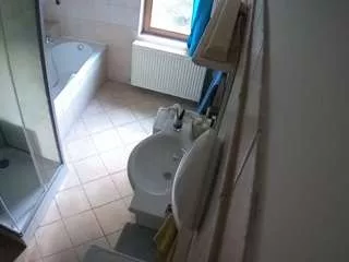 Offline voyeurcam-julmodels-bath-2nd-2 on CamSoda