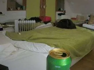 Freechat voyeurcam-julmodels-bed-2 on CamSoda