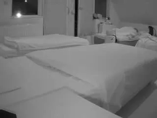 Freechat voyeurcam-julmodels-bed-2 on CamSoda