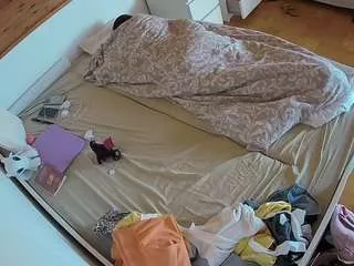 Offline voyeurcam-julmodels-greybed-1 on CamSoda