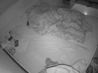 Offline voyeurcam-julmodels-greybed-1 on CamSoda